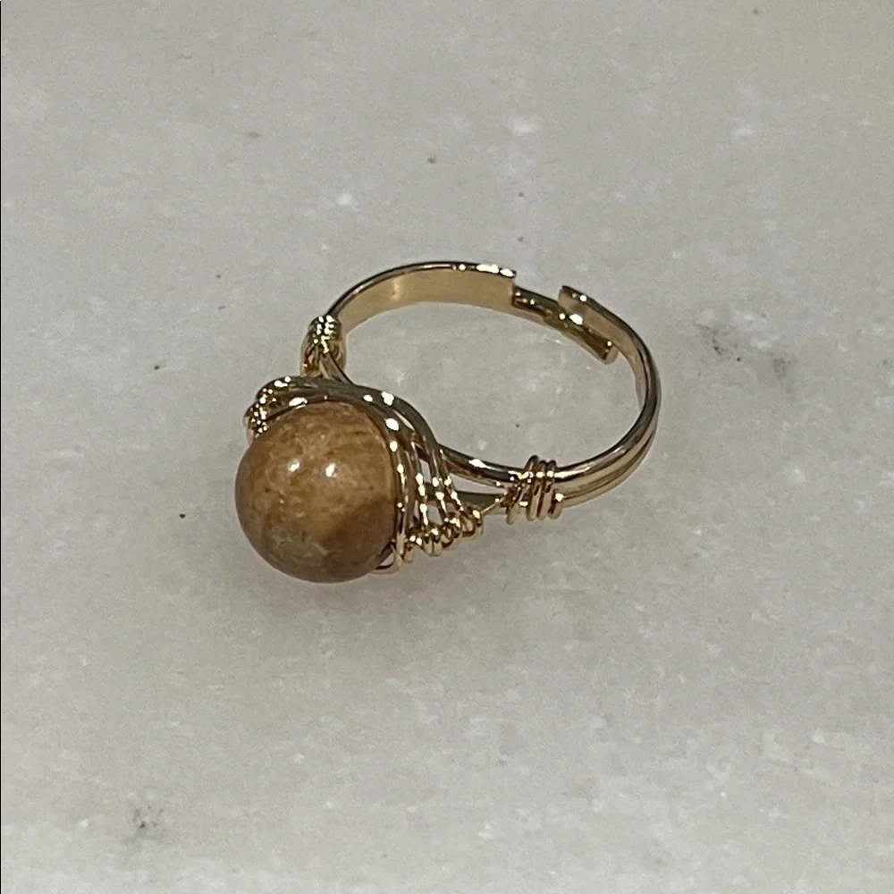 Elegant Gold and Brown Jasper Stone Ring